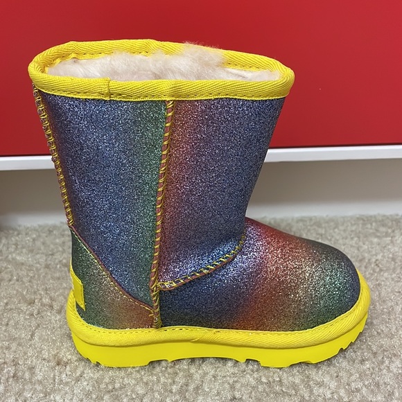 UGG NWT baby girl size 7 classic rainbow sparkle glitter boots with yellow trim. - Picture 8 of 13